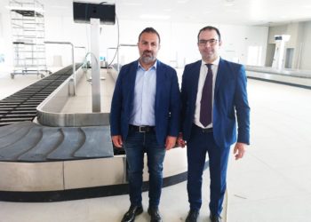 Aeroporto di Alghero: sopralluogo di Michele Pais, Giorgio Todde e Mario Conoci