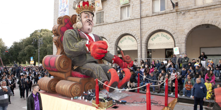 Lu Carrasciali Timpiesu 2022 è iniziato. Risate, ironia e satira per caratterizzare l’evento primaverile