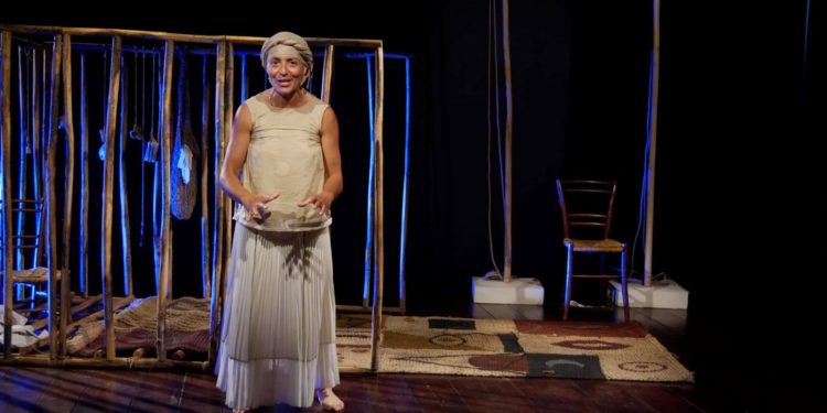 Lo spettacolo Thalassaki inaugura domani a Cagliari, a Casa Saddi, la stagione estiva de il crogiuolo “Il giardino dei gelsi”