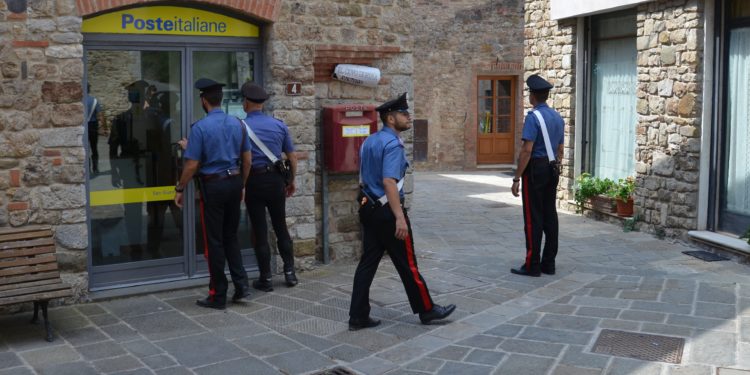 I carabinieri di Capoterra hanno denunciato a piede libero per truffa aggravata e riciclaggio, un disoccupato catanese residente in provincia di Caserta