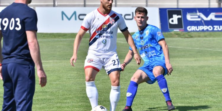 Pochi spunti, nessun goal e un punto a testa, nel derby, per la Torres ed il Sassari Latte Dolce