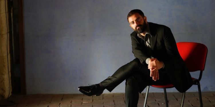 Giulio Biddau in concerto venerdì sera, nella Sala dei Ritratti di Palazzo Siotto, a Cagliari