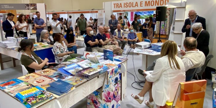 Il successo degli editori sardi al Salone del libro di Torino. Crescono del 60% rispetto al 2021 le vendite nello stand AES