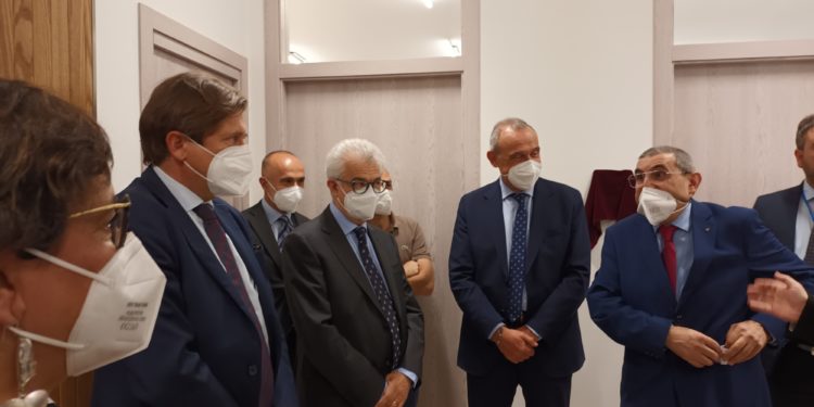 Il sottosegretario Pierpaolo Sileri in visita a Sassari all’Ordine dei medici: «Il cambiamento è imminente, fidatevi»