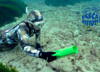 Pula, a pesca di rifiuti per salvare il mare