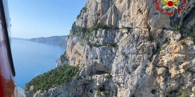 Baunei: due “climbers” francesi bloccati in parete a Punta “Plumare, sul posto i vigili del fuoco>”