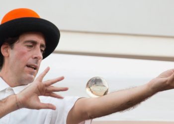 Sabato pomeriggio, a Villa Verde (OR), l’evento “A merenda con lo spettacolo di giocoleria Stravanato Sciò”, con Simone Orrù