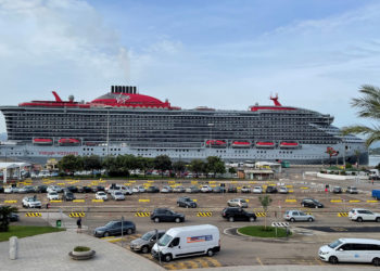 Olbia, entra nel vivo la stagione crocieristica: arrivano la Nieuw Statendam e la Valiant Lady