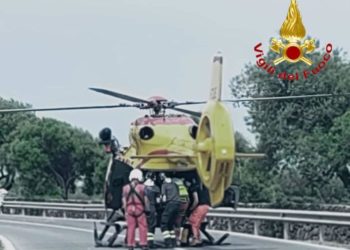 Incidente stradale sulla statale 125, intervengono i vigili del fuoco