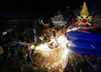Incidente stradale nello svincolo per Caniga, sul posto i vigili del fuoco