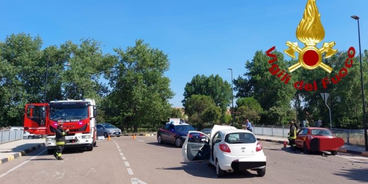 Olbia: incidente stradale in via Petta, sul posto i vigili del fuoco