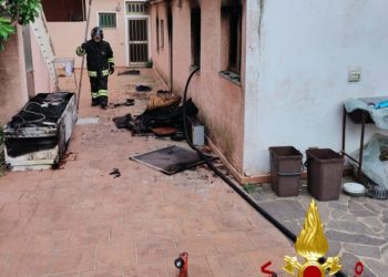 Santa Teresa di Gallura: a fuoco un appartamento, sul posto i vigili del fuoco