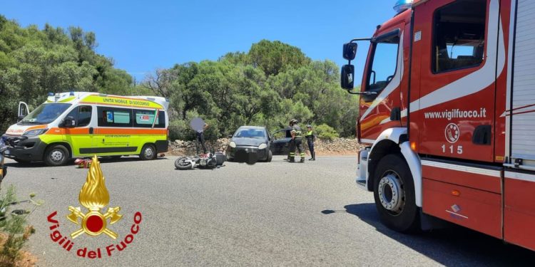 Incidente stradale sulla statale 125, all’incrocio con la circonvallazione esterna Arzachena-Palau: sul posto i vigili del fuoco