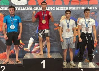 Matteo Dore del team Tarantini sul gradino più alto del podio al Palatorrino di Roma