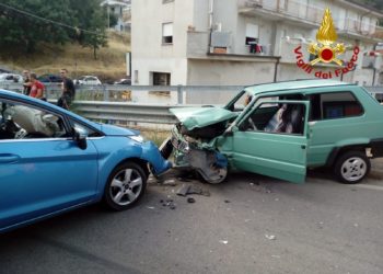 Gavoi: incidente stradale in via Settembrini, intervengono i vigili del fuoco