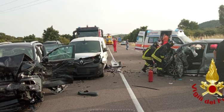 Chiaramonti: incidente stradale sulla statale 672, intervengono i vigili del fuoco