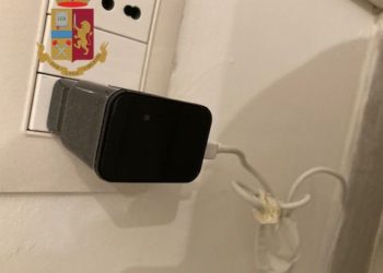 Cagliari: Casa vacanze a luci rosse, microcamere per spiare gli ospiti. La Polizia di Stato ha denunciato il gestore