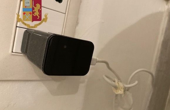 Cagliari: Casa vacanze a luci rosse, microcamere per spiare gli ospiti. La Polizia di Stato ha denunciato il gestore