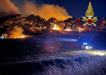 Bottidda: incendio di vegetazione a Monte Niveri, sul posto i vigili del fuoco