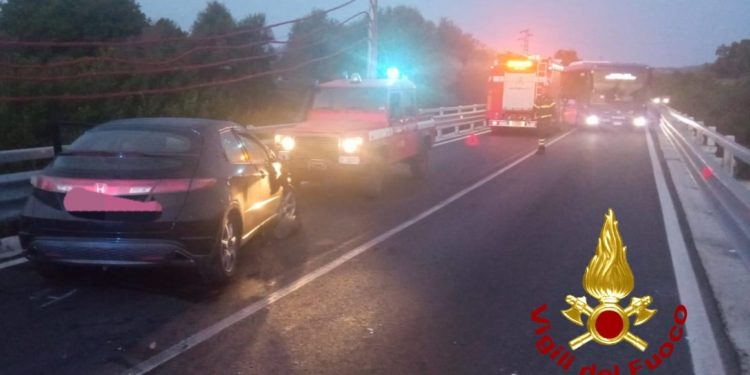 Arzachena: auto contro il guardrail, ferite due persone