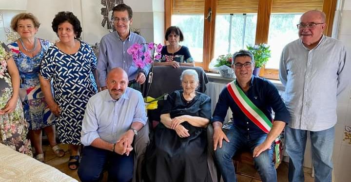 Lollove: zia Pierina Nioi compie 100 anni