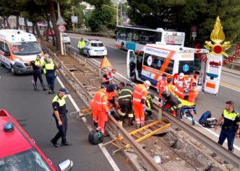 Incidente stradale sul Ponte Vittorio, a Cagliari, sul posto i vigili del fuoco