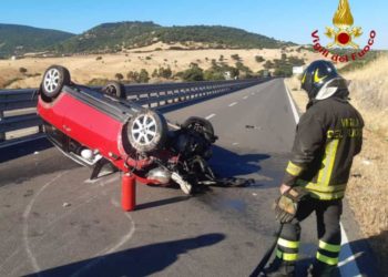 Nuoro: incidente stradale sulla 131 Dcn, sul posto i vigili del fuoco