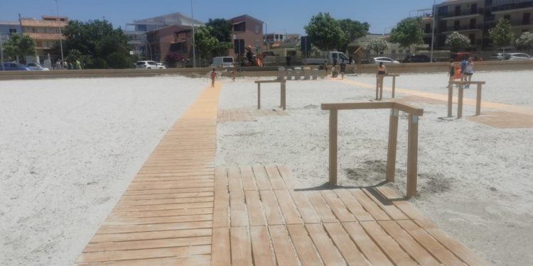 Alghero: ultimati i lavori per l’accesso facilitato nella spiaggia di San Giovanni alle persone con disabilità