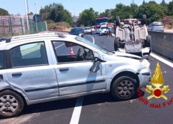 Sassari, incidente stradale nei pressi di Conforama, sul posto i vigili del fuoco