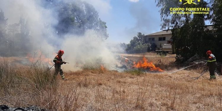 Incendio nell’area industriale di Macchiareddu, denunciato il responsabile di una ditta di manutenzioni