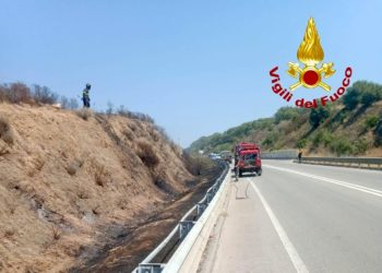Olbia: a fuoco 800 metri quadrati di territorio, intervengono i vigili del fuoco