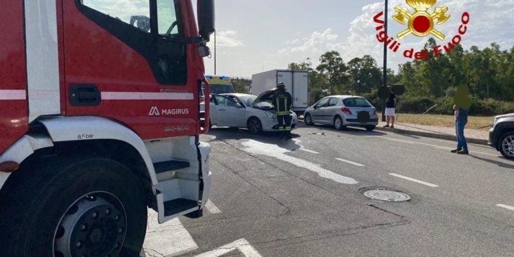 Olbia: incidente stradale in via Amba Alagi, sul posto i vigili del fuoco