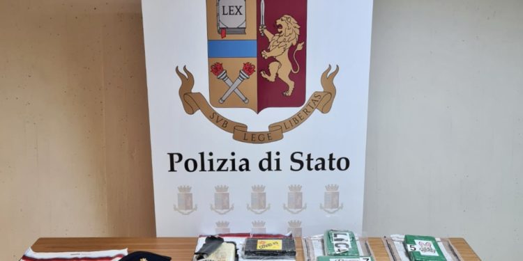 Sassari: 18 chilogrammi di cocaina all’interno di un camper, arrestato un 45enne