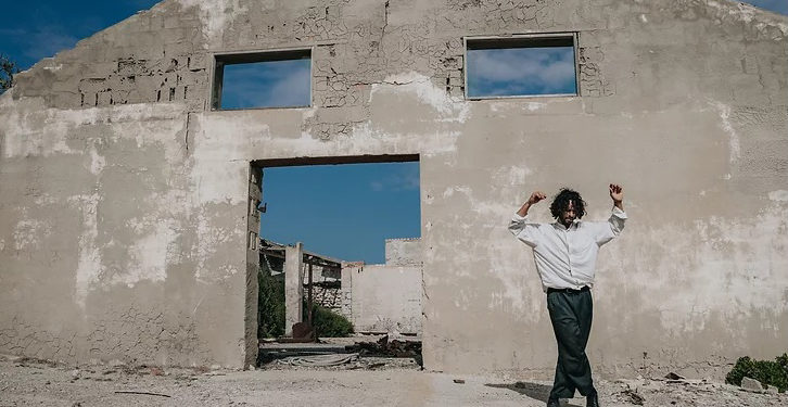 Domenica 10 luglio, al Parco Padiglione Nervi, a Cagliari, seconda tappa del tour nell’isola della creazione “Racconti dell’illusione” della compagnia Oltrenotte