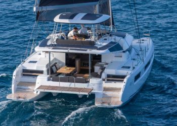 C’è grande attesa per la presentazione, a Cala dei Sardi, del nuovo Lagoon 51