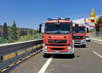 Incendio in un canneto a Quartu Sant’Elena, sul posto i vigili del fuoco