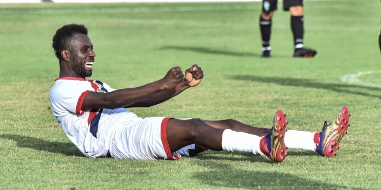 Trovato l’accordo con Adam Diakite. Il bomber ha scelto di restare a Sassari