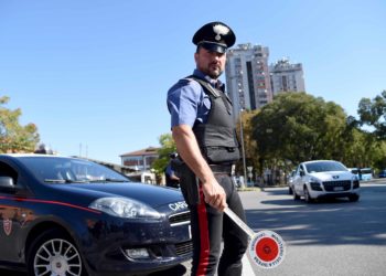 Ruba le modanature di un’auto in sosta, denunciato dai carabinieri un 58enne di Quartu