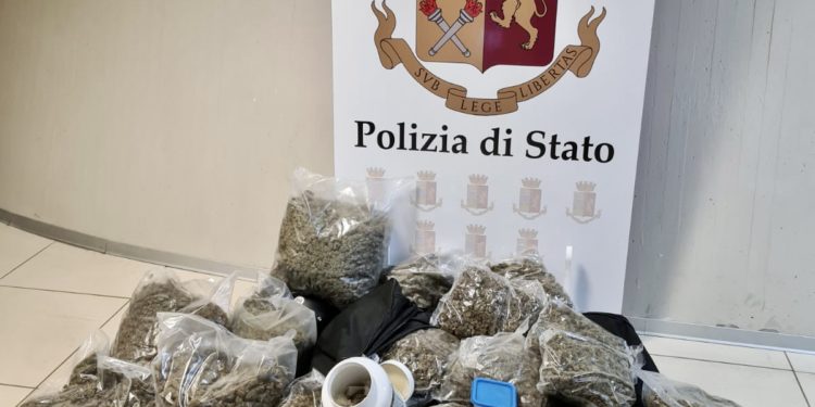 Trovati in possesso di un ingente quantitativo di droga e di cartucce per pistola, arrestati tre giovani sassaresi