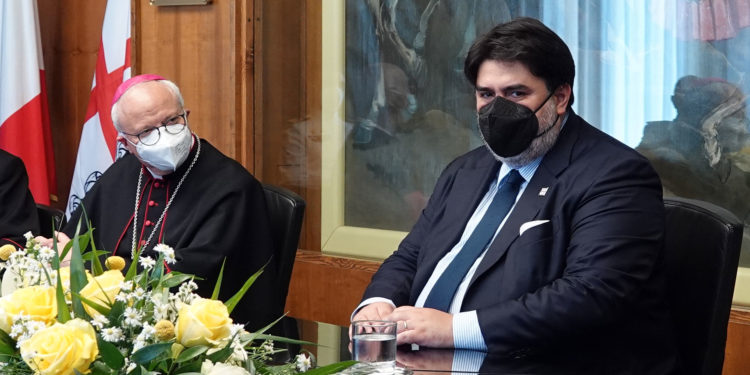 Il presidente della Regione Christian Solinas e le autorità cittadine hanno incontrato a Villa Devoto Mmonsignor Giuseppe Baturi