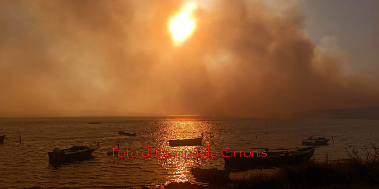 Incendi a La Maddalena e Macomer