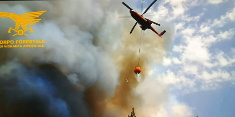 20 incendi oggi in Sardegna. A San Teodoro, Ottana, Sassari, Nule, Torpè, Berchidda, Villagrande Strisaili, Gergei e Tortolì impegnati anche mezzi aerei