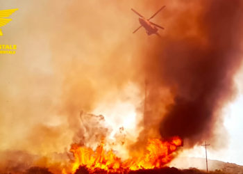 20 incendi oggi in Sardegna. A San Teodoro, Ottana, Sassari, Nule, Torpè, Berchidda, Villagrande Strisaili, Gergei e Tortolì impegnati anche mezzi aerei