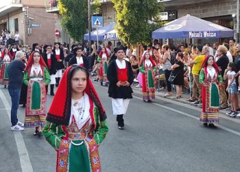 Ittiri Folk Festa: la sfilata dei 15 gruppi tra due ali di folla