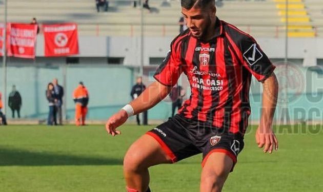 L’attaccante Simone Sorgente è il primo volto nuovo della Torres 2022/2023