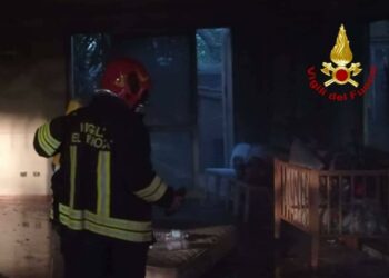 Bosa Marina: principio d’incendio nei locali dell’ostello comunale, sul posto i vigili del fuoco