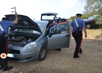 I carabinieri di Serramanna hanno rinvenuto in località “Matzaloi” una Fiat Grande Punto, intestata a una 54enne di Sanluri, rubata a Cagliari circa un mese fa