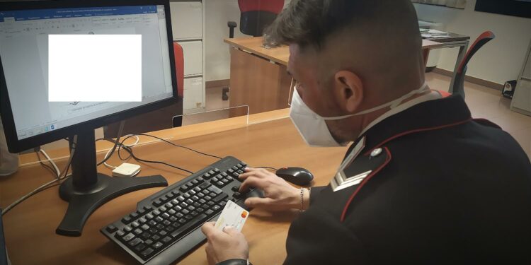 I carabinieri di Muravera hanno denunciato una 36enne di Lentini ed un 20enne di Crotone per truffa aggravata ai danni di una 49enne del luogo