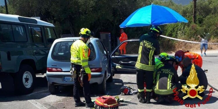 Porto Rotondo: incidente stradale in prossimità del bivio per Punta Asfodeli, intervengono i vigili del fuoco