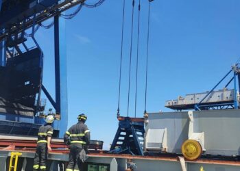 Porto Torres: surriscaldamento di una nave che trasporta carbone, sul posto i vigili del fuoco